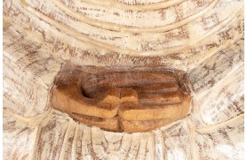 Weißer meditierender Buddha