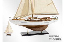 Segelboot aus Holz